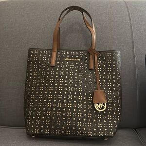Michael Kors Hayley Medium Tote